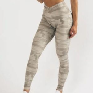 NEW W/O Tags Alphalete Surface Power Leggings Desert Camo LIMITED EDITION Small